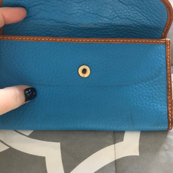 Dooney & Bourke Cross over with matching wallet - Picture 3 of 6
